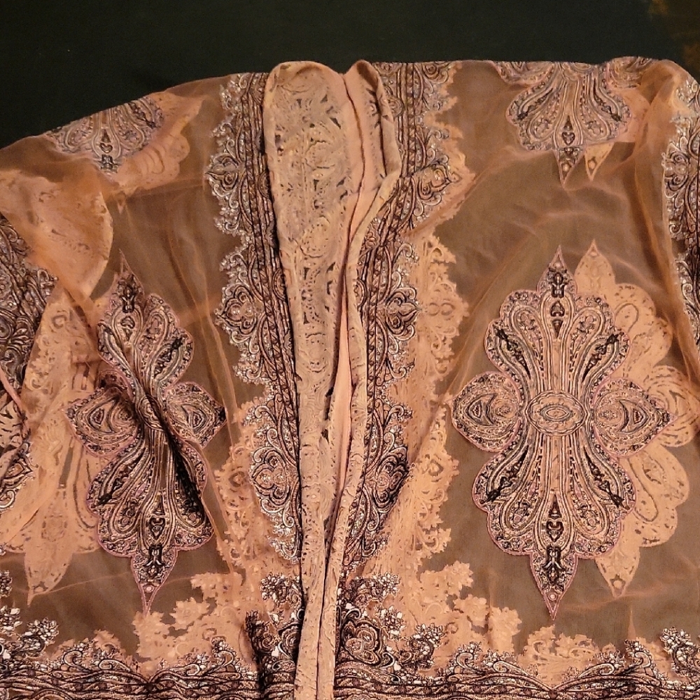 Elegant Paisley Patterned Blouse